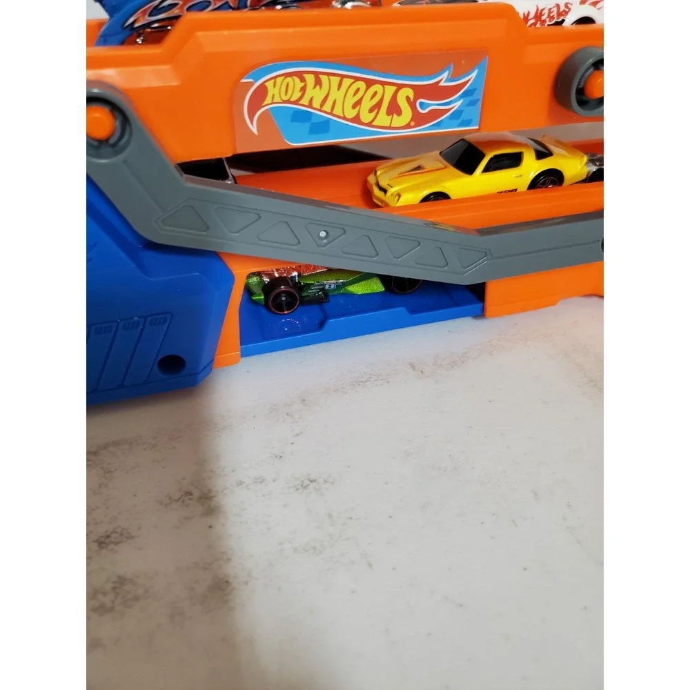 Hot Wheels City Speed Track Transporter W/ 9 Hot Wheels Included